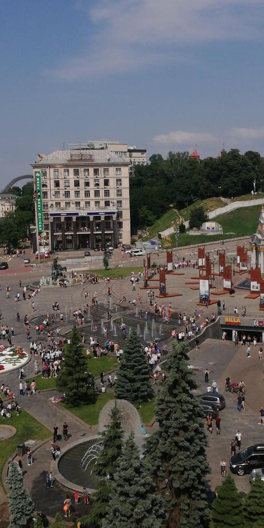 Independence Square - Khreschatyk. View On Independence Sq. Fountains 키예프 외부 사진