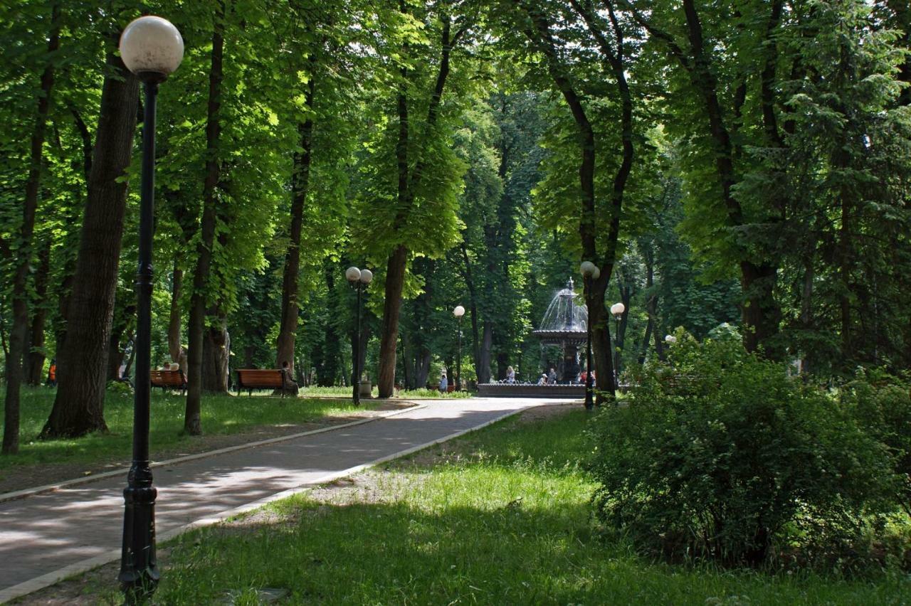 Independence Square - Khreschatyk. View On Independence Sq. Fountains 키예프 외부 사진