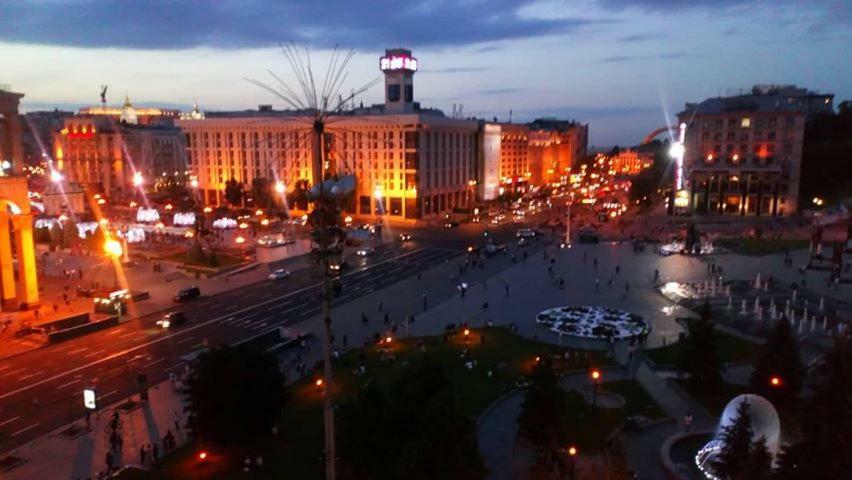 Independence Square - Khreschatyk. View On Independence Sq. Fountains 키예프 외부 사진